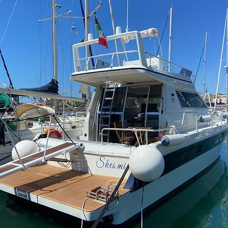She'S Mine Yacht Hotel CTA Exterior foto